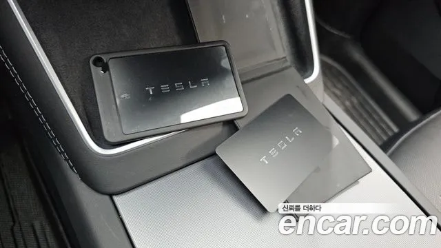 Tesla Model Y — Фото автомобиля 26