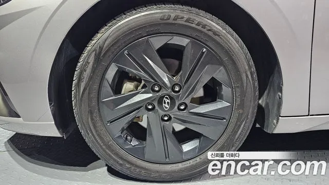 Hyundai Avante CN7 — Фото автомобиля 5