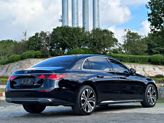 Mercedes-Benz E-Class — Фото автомобиля 20