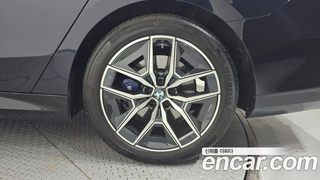 BMW 5-Series — Фото автомобиля 21