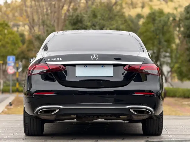 Mercedes-Benz E-Class — Фото автомобиля 9