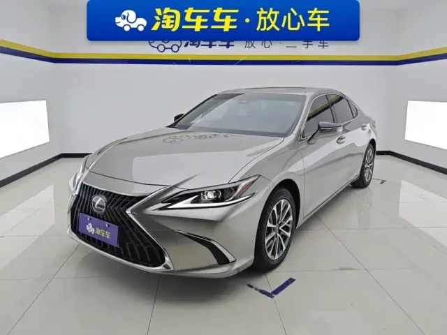 Фотография автомобиля — Lexus ES