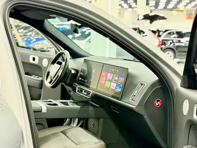 Li Auto L9 — Фото автомобиля 10