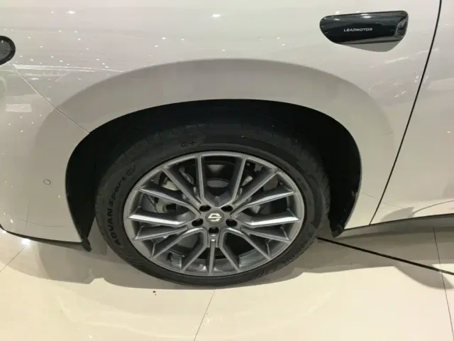 Leapmotor C10 — Фото автомобиля 22