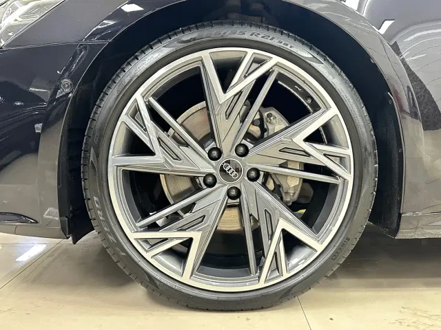 Audi A7L — Фото автомобиля 21