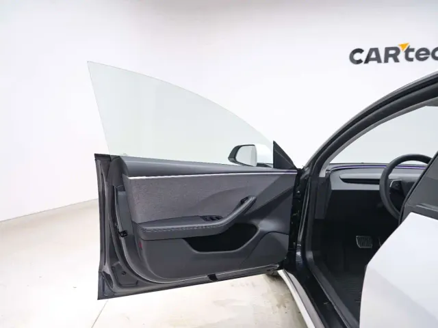 Tesla Model 3 — Фото автомобиля 13
