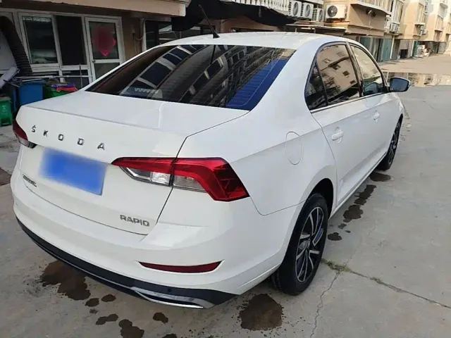 Skoda Rapid — Фото автомобиля 6