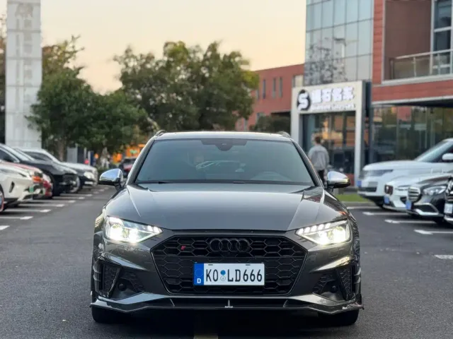 Audi S4 — Фото автомобиля 3