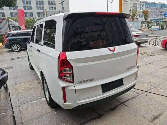 Wuling Hongguang Plus — Фото автомобиля 4
