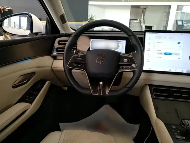 BYD Qin L — Фото автомобиля 10