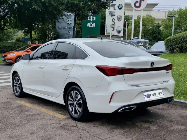 Changan Eado — Фото автомобиля 4
