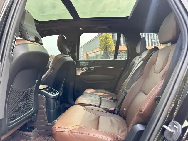 Volvo XC90 — Фото автомобиля 6