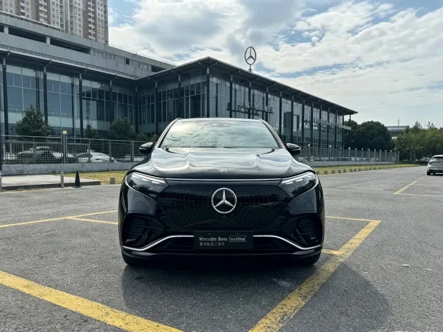 Mercedes-Benz EQS SUV — Фото автомобиля 3
