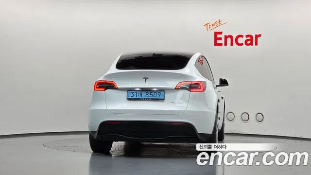 Tesla Model Y — Фото автомобиля 4