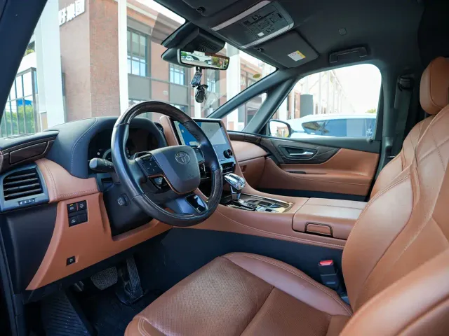 Toyota Alphard — Фото автомобиля 4