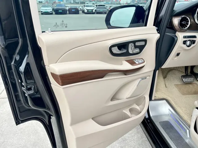 Mercedes-Benz V-Class — Фото автомобиля 8