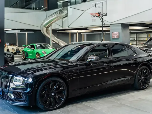Фотография автомобиля — Bentley Flying Spur