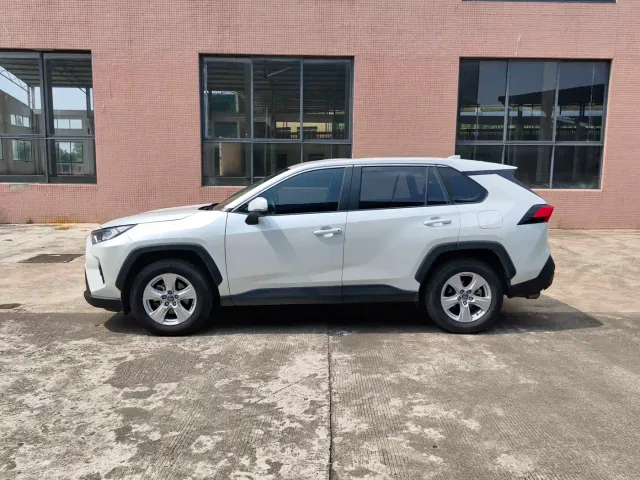 Toyota RAV4 — Фото автомобиля 5