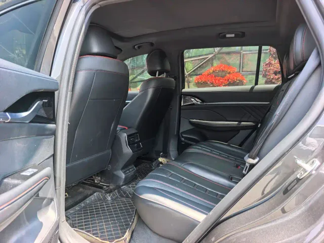 Roewe RX5 Max — Фото автомобиля 10
