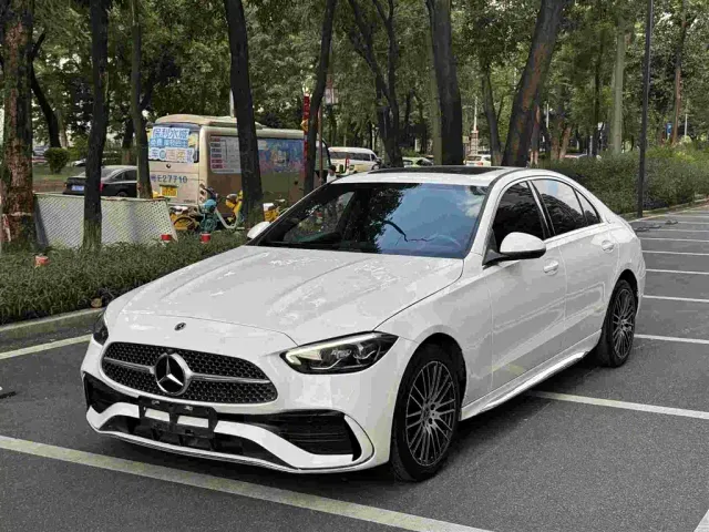 Фотография автомобиля — Mercedes-Benz C-Class