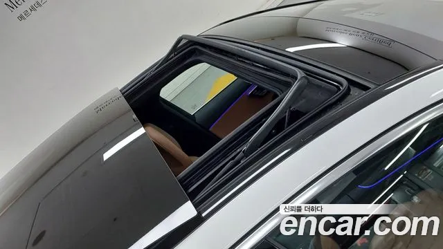 Mercedes-Benz E-Class — Фото автомобиля 12