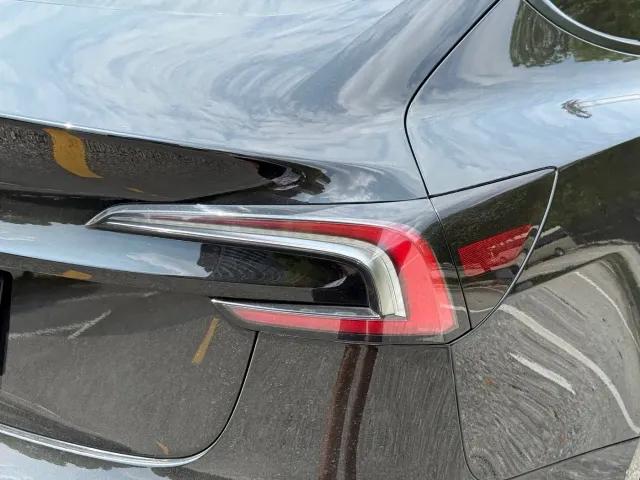 Tesla Model 3 — Фото автомобиля 11