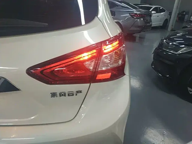 Nissan Tiida — Фото автомобиля 7