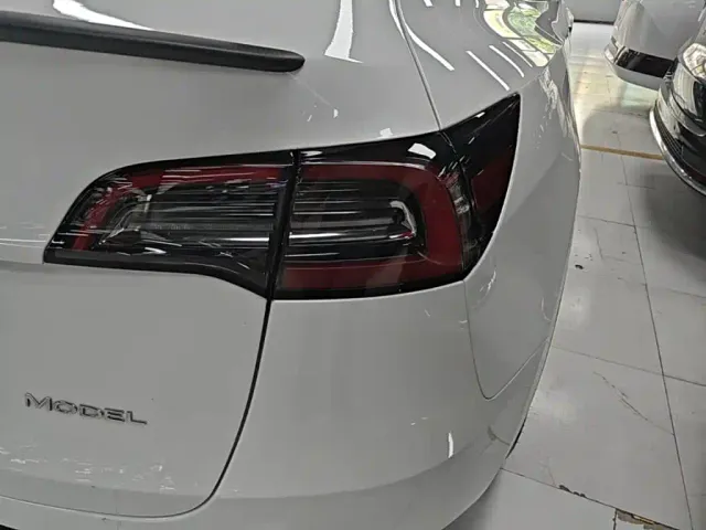 Tesla Model Y — Фото автомобиля 7