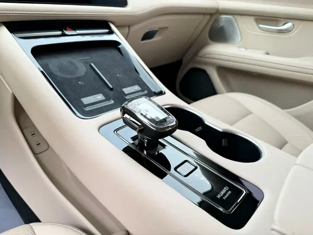 Aito M5 — Фото автомобиля 18