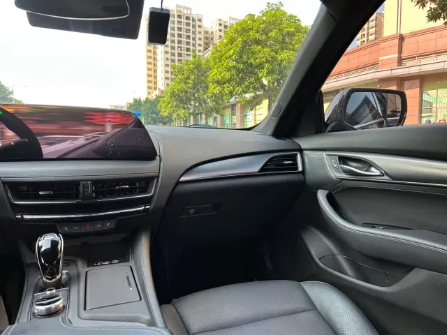 Cadillac CT5 — Фото автомобиля 30