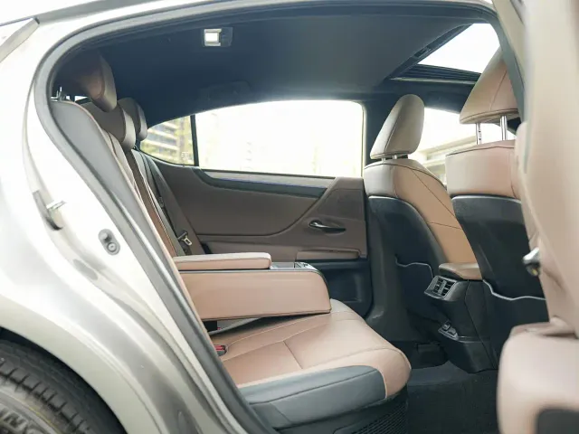 Lexus ES — Фото автомобиля 15