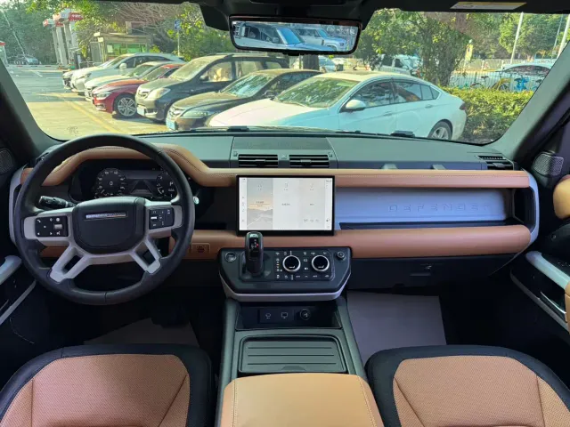 Land Rover Defender — Фото автомобиля 7