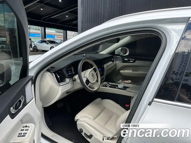 Вольво XC60 — Фото автомобиля 2