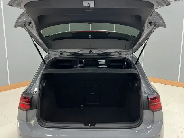 Volkswagen Golf — Фото автомобиля 20