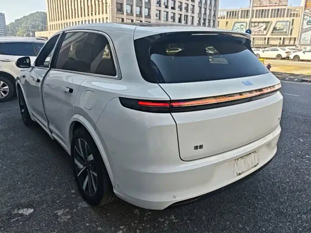 Li Auto L7 — Фото автомобиля 4