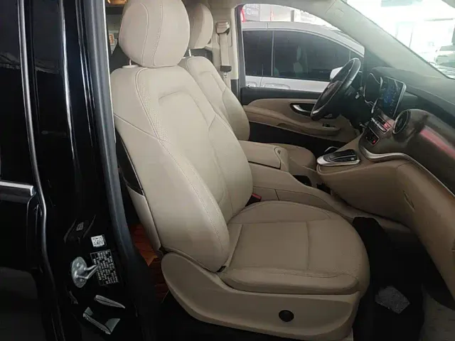 Mercedes-Benz V-Class — Фото автомобиля 24