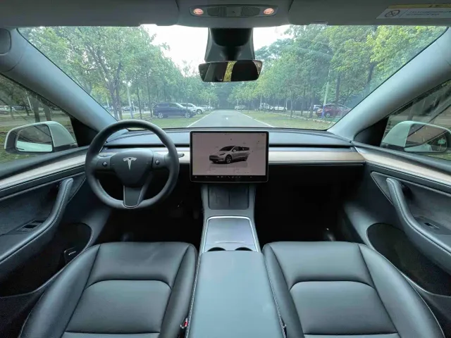 Tesla Model Y — Фото автомобиля 19