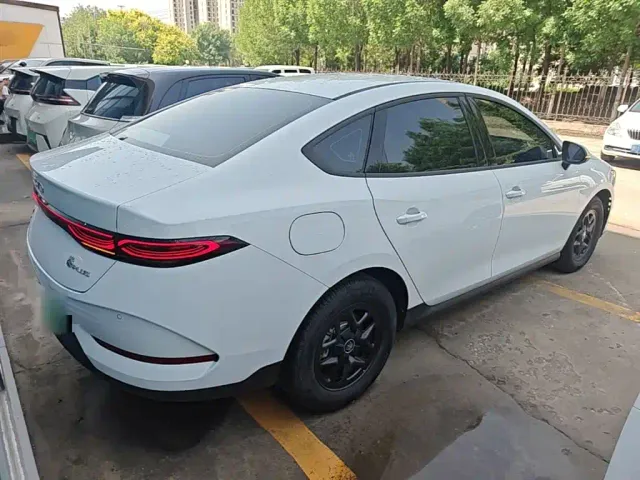 BYD Qin PLUS — Фото автомобиля 6