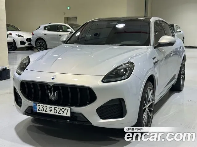 Фотография автомобиля — Maserati Grecale