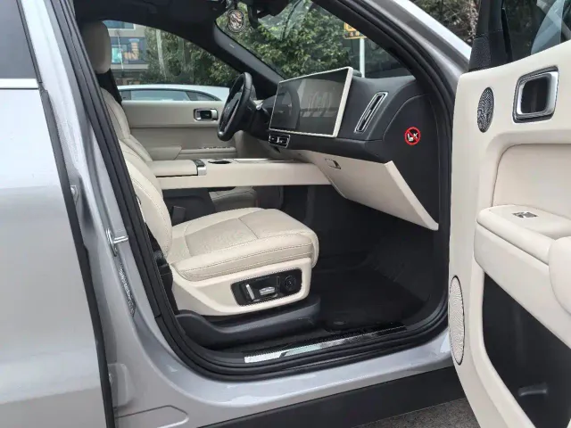 Li Auto L8 — Фото автомобиля 8