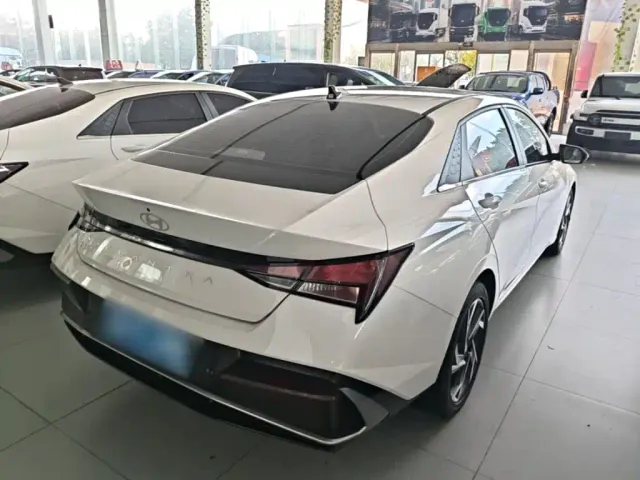 Hyundai Elantra — Фото автомобиля 6