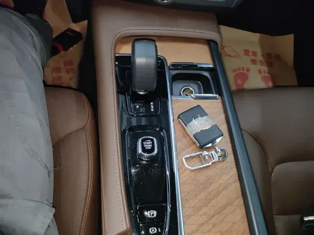 Volvo S90 — Фото автомобиля 5