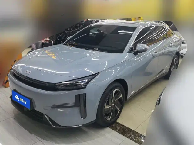 Фотография автомобиля — Geely Galaxy L6