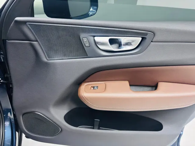 Volvo XC60 — Фото автомобиля 16