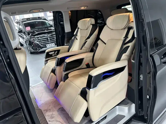 Mercedes-Benz V-Class — Фото автомобиля 14