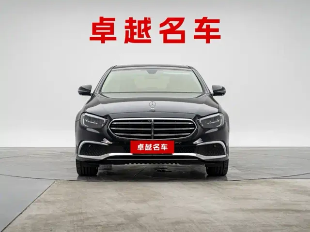Mercedes-Benz E-Class — Фото автомобиля 2