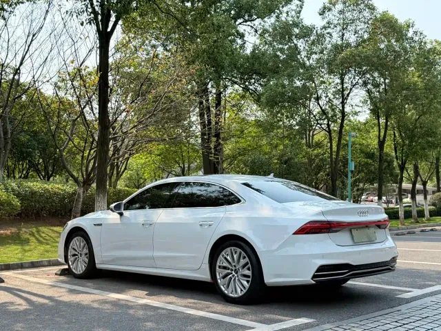Audi A7L — Фото автомобиля 8