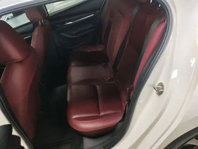 Mazda Axela — Фото автомобиля 16