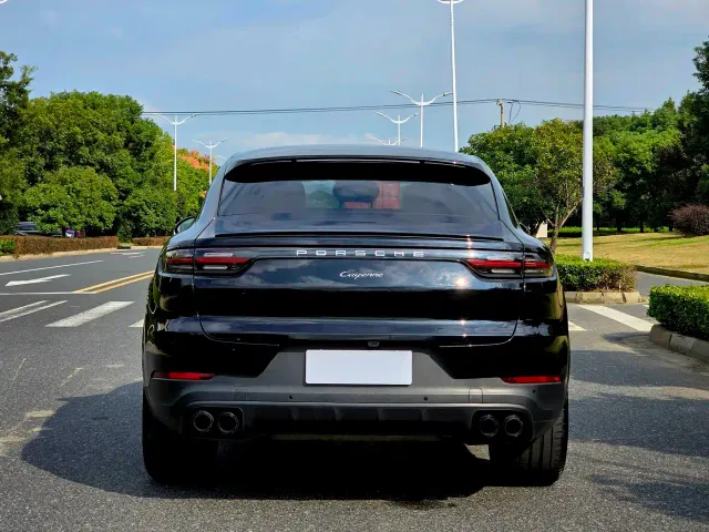 Porsche Cayenne — Фото автомобиля 13