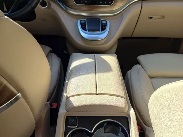 Mercedes-Benz V-Class — Фото автомобиля 29